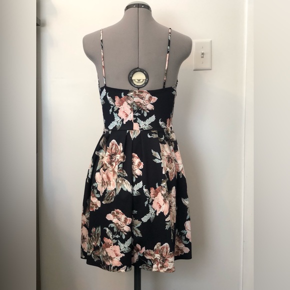 Soprano Floral Dress - Picture 4 of 6